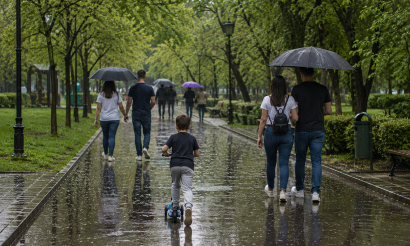 Prognoza meteo, 17 mai. Val de aer rece peste România. Temperaturile scad, iar ploile se extind la final de weekend