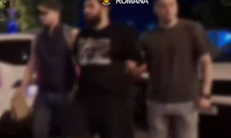 Crimă în București, pe lumina zilei. Un bărbat a murit după ce a fost înjunghiat și bătut în plină stradă