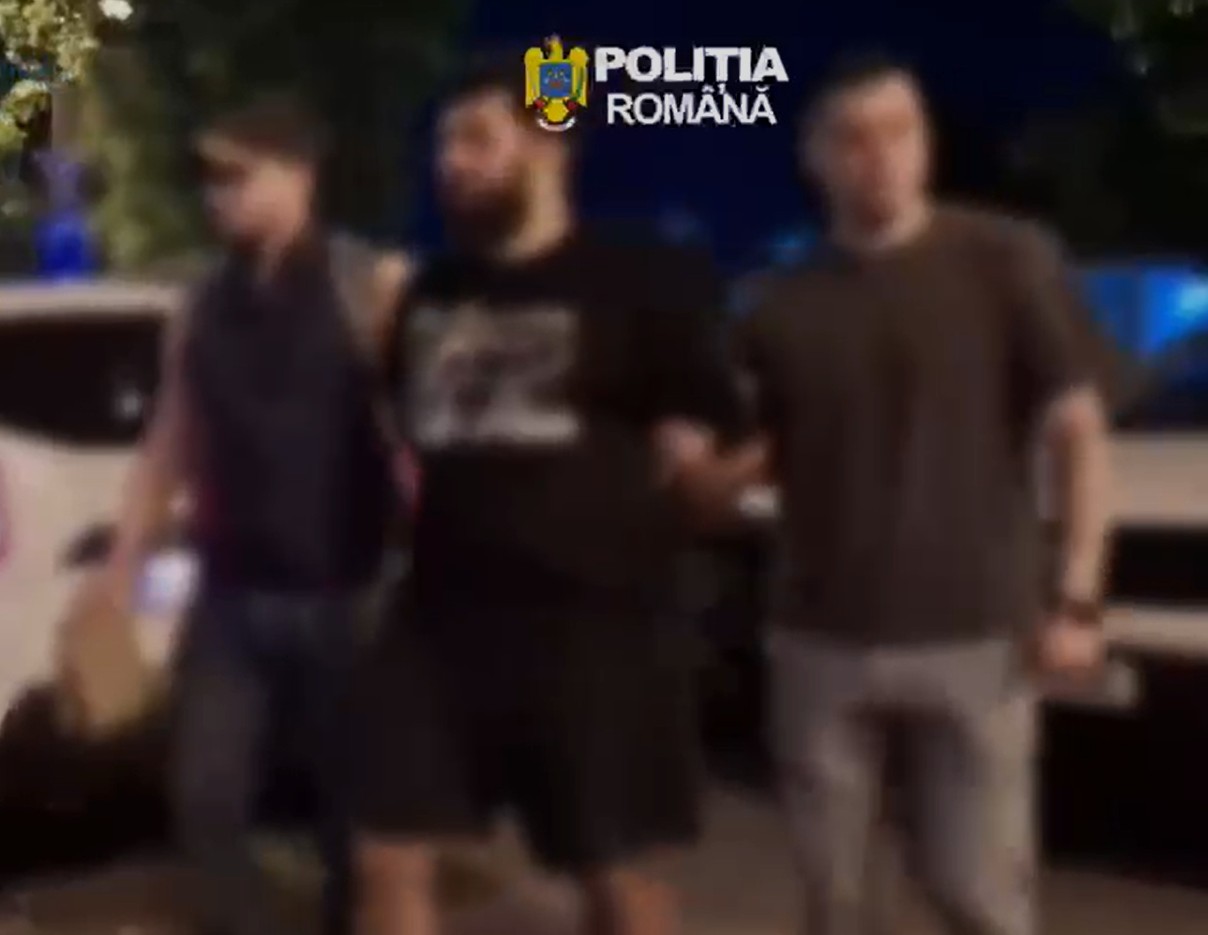Crimă în București, pe lumina zilei. Un bărbat a murit după ce a fost înjunghiat și bătut în plină stradă