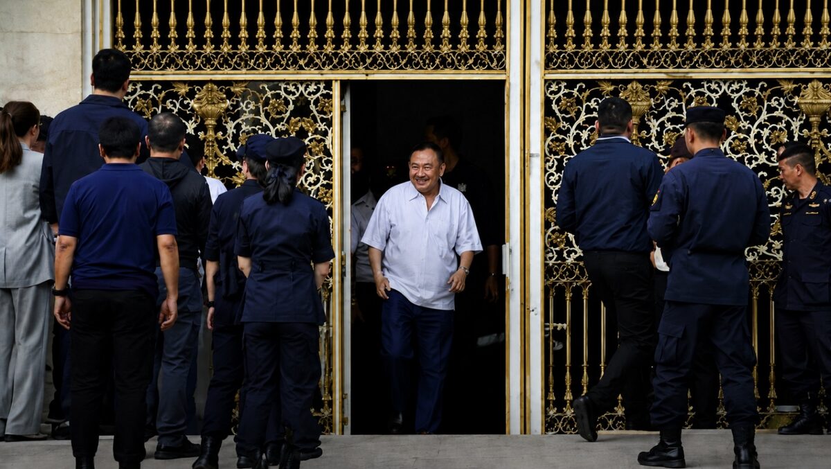 Fostul premier al Thailandei a fost eliberat condiționat din închisoare. Pentru ce fusese închis