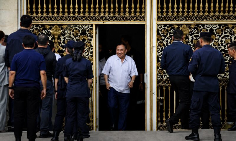 Fostul premier al Thailandei a fost eliberat condiționat din închisoare. Pentru ce fusese închis