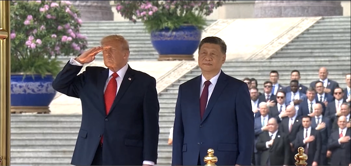 De ce nu l-a întâmpinat Xi Jinping pe Donald Trump la aeroport. Semnificațiile ascunse ale protocolului chinez