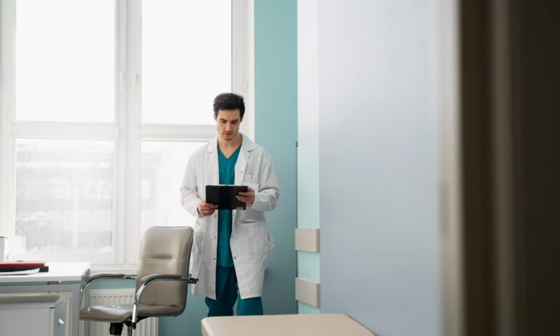 7 lucruri pe care nu le știai despre viața unui cadru medical din România