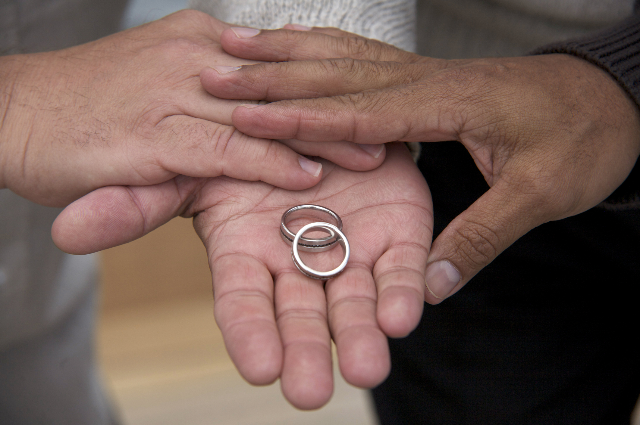 Polonia recunoaște primele căsătorii gay încheiate în străinătate. Decizia CJUE schimbă regulile jocului