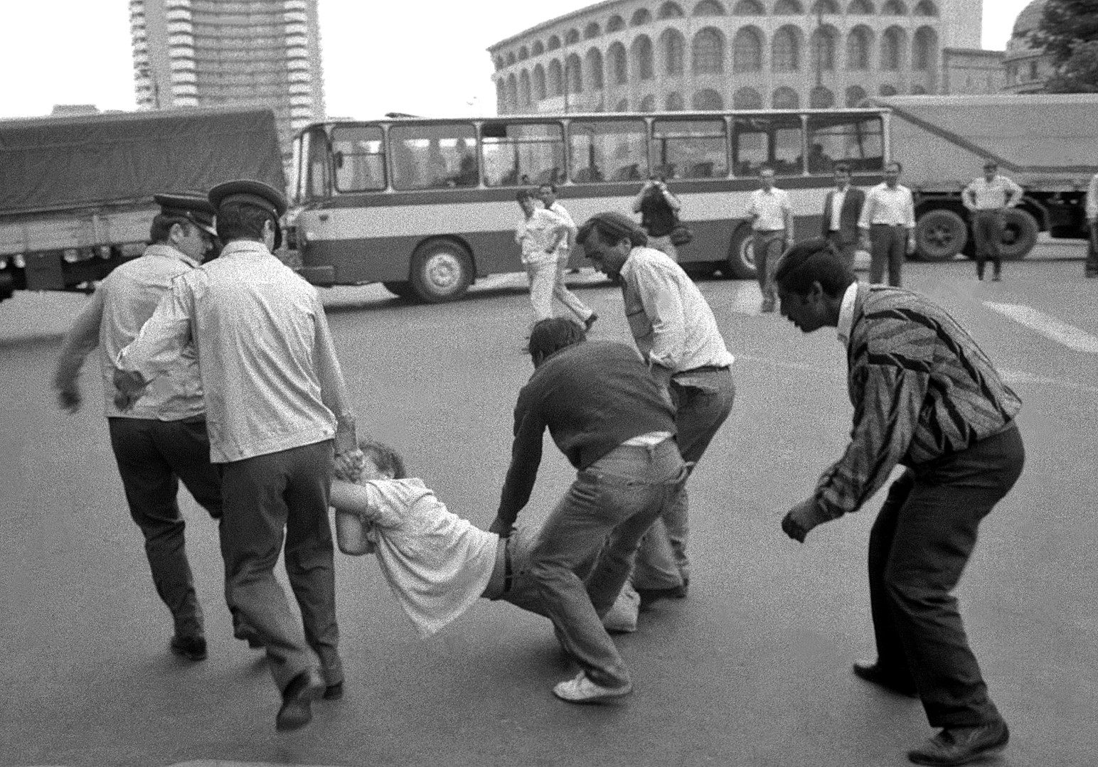 Arestare în Piata Universitatii, 13.06.1990