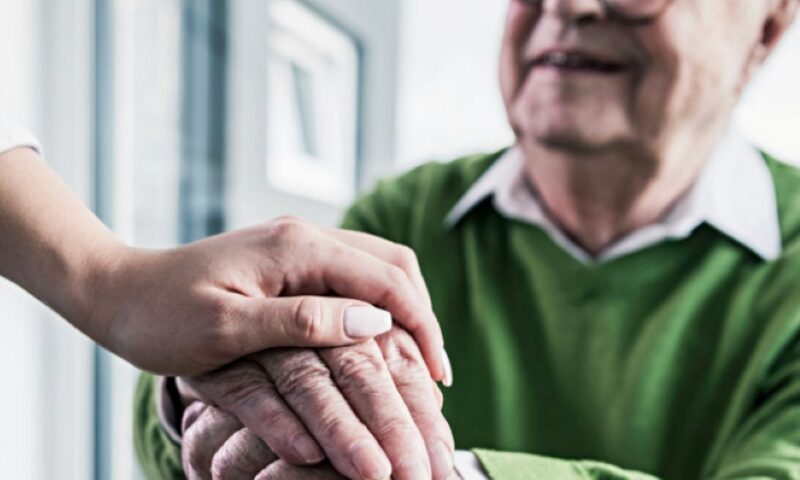 Prizonierii propriului corp: drama tăcută a incontinenței severe și revoluția medicală pe care sistemul public o ignoră