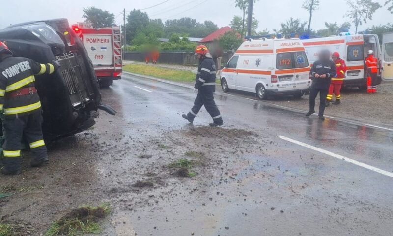 Accident cu moldoveni în apropiere de Suceava. Cinci persoane au avut nevoie de îngrijiri medicale