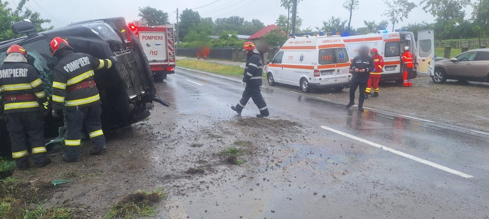 Accident cu moldoveni în apropiere de Suceava. Cinci persoane au avut nevoie de îngrijiri medicale