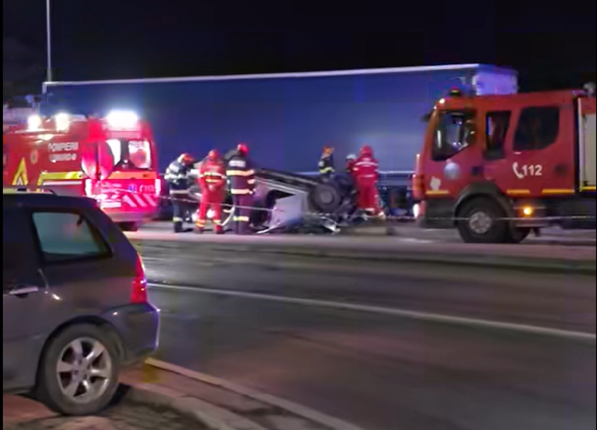 Accident mortal la intrarea într-un sens giratoriu. Șoferul nu a mai putut fi salvat de medici