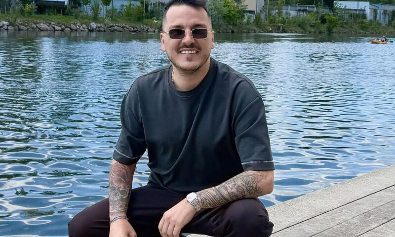 Makaveli, transportat la spital în timpul audierilor. Influencerul este însoțit de polițiști