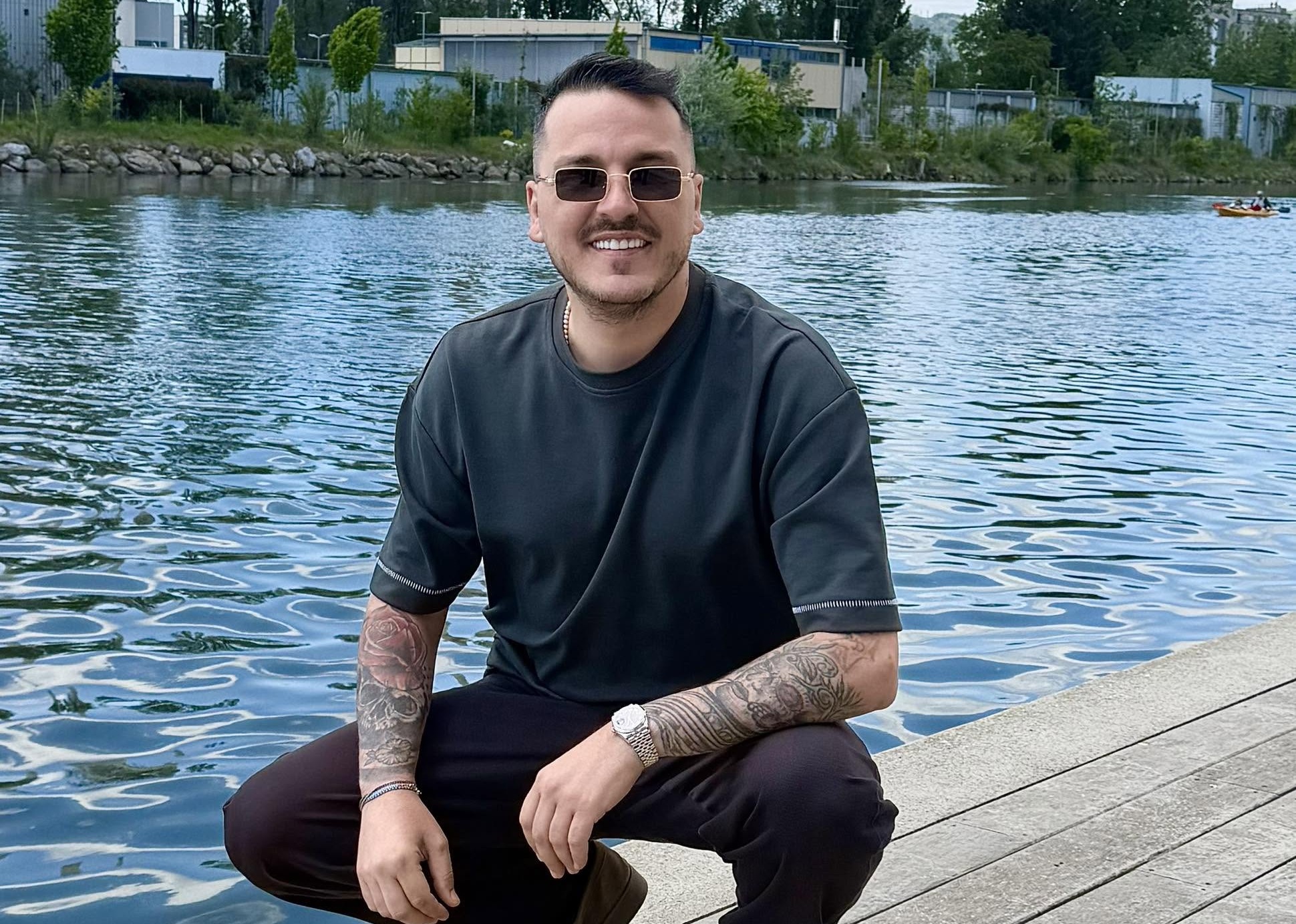 Makaveli, transportat la spital în timpul audierilor. Influencerul este însoțit de polițiști