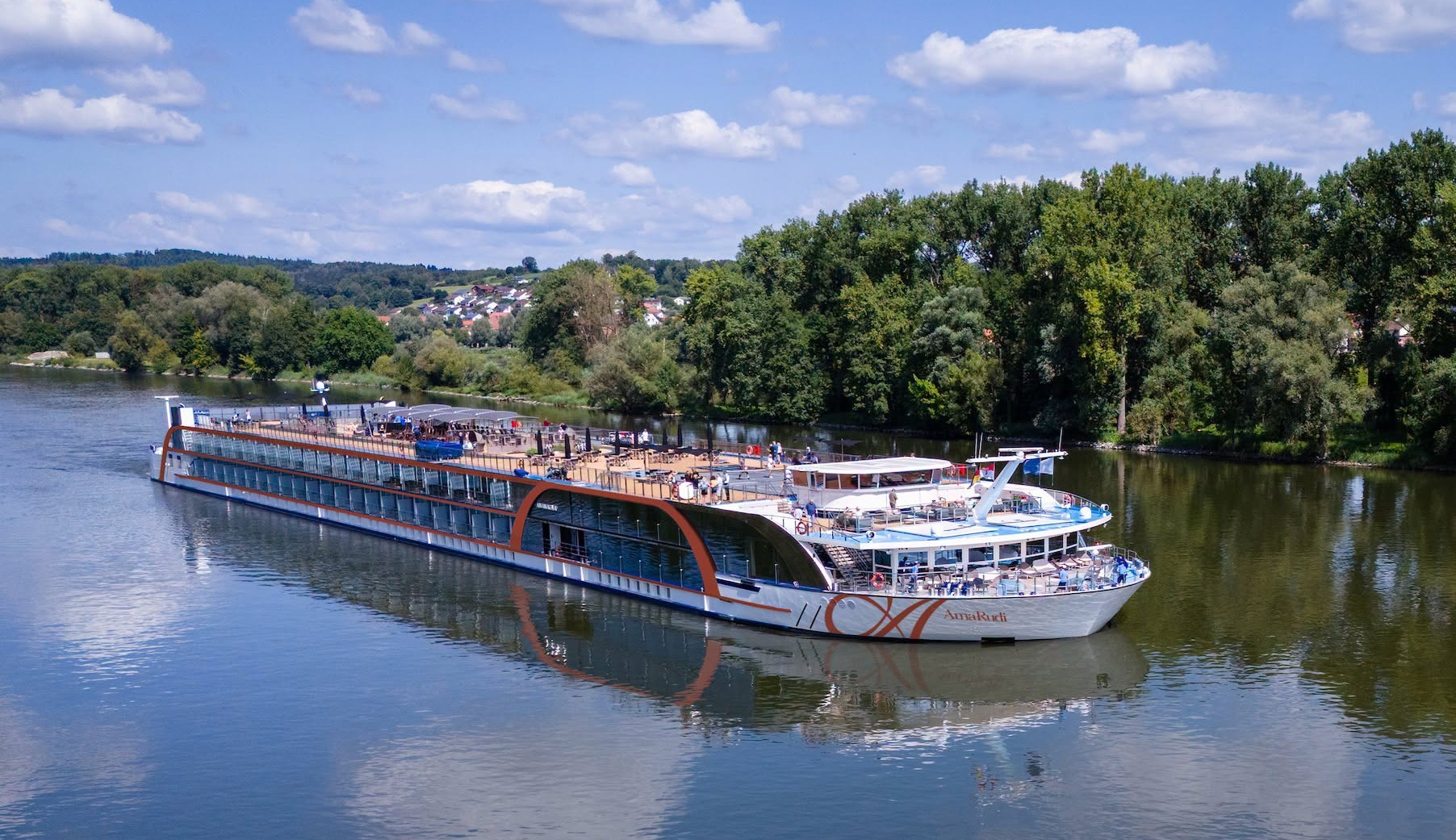 Cea mai mare navă de croazieră fluvială din Europa va naviga pe Dunăre. Ce facilități vor avea pasagerii