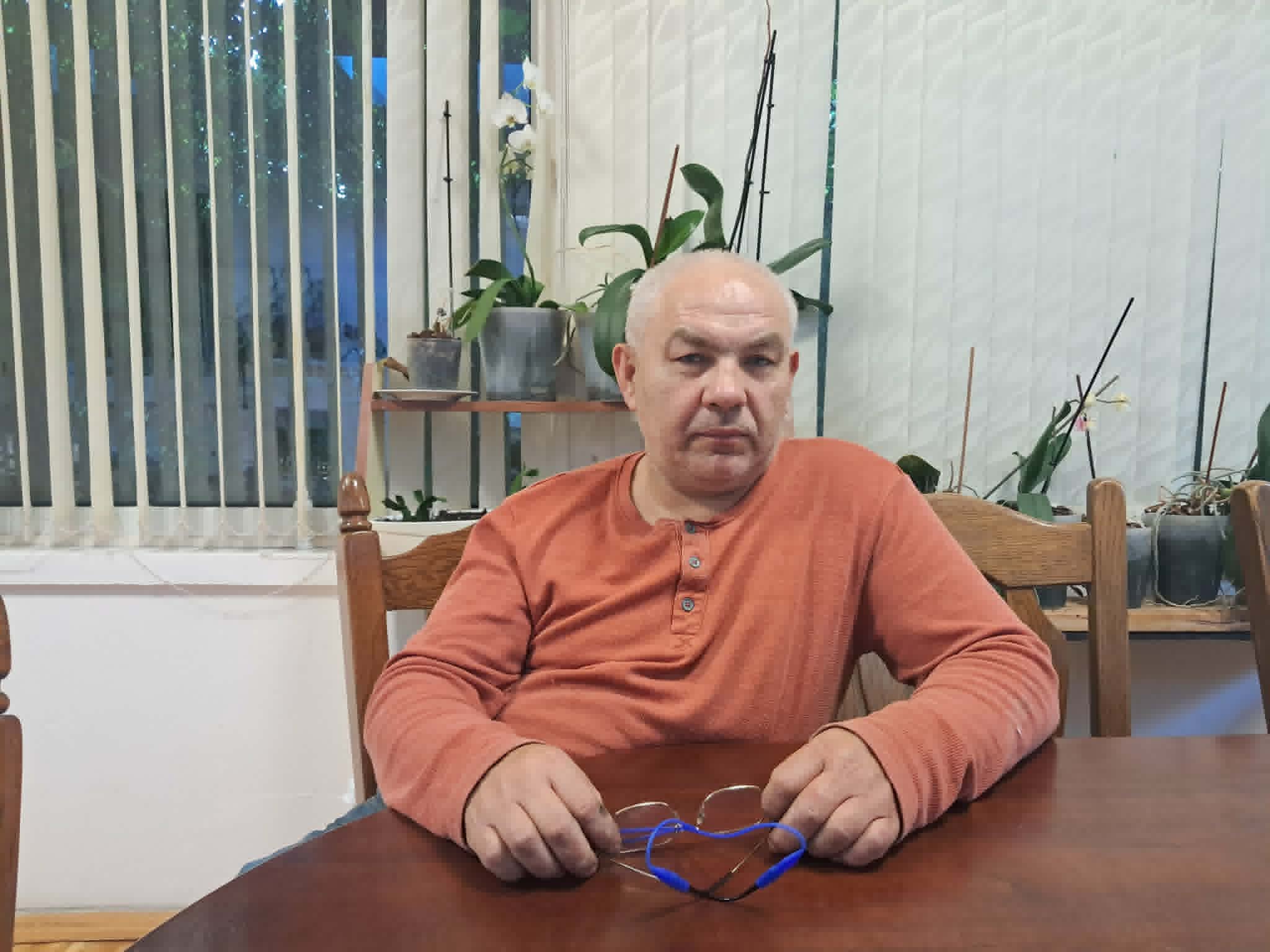 Dosarele 7 aprilie 2009. Doi poliţişti învinuiţi că l-au torturat pe Mătăsaru, achitaţi. Unul din ei, fugar de şase ani. Video