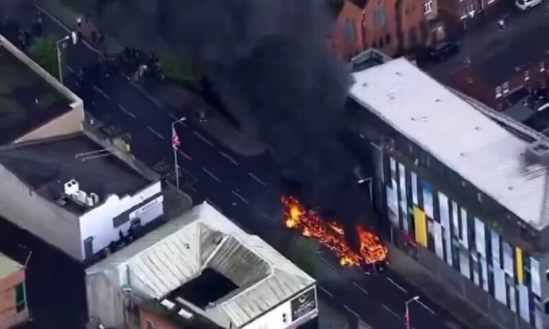 MAE: Trei familii de români, afectate de violențe în Belfast