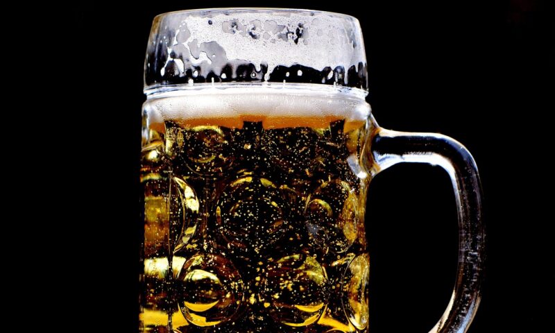Cât va costa berea la Oktoberfest 2026. Organizatorii au publicat noile prețuri
