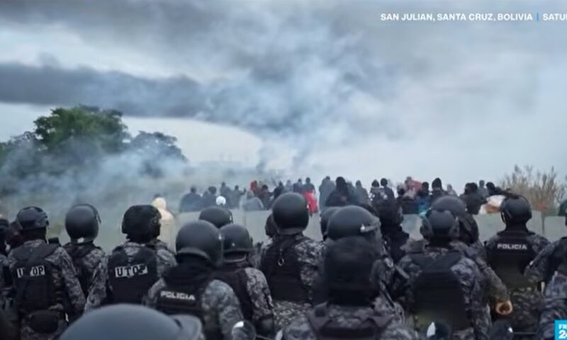 Bolivia fierbe: proteste violente, polițiști răniți și penurie de alimente în orașe