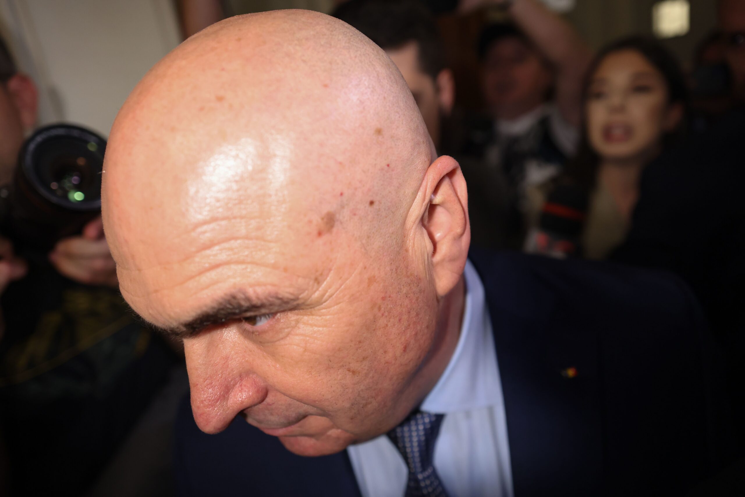 Cel mai aprig contestatar al lui Bolojan din PNL îi ia apărarea lui Veștea:  „Direcția actuală din partid este greșită”