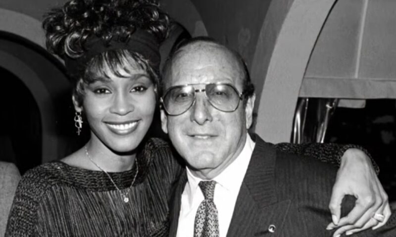 Clive Davis, „făuritorul de vedete” a murit la 94 de ani. El a descoperit-o pe Whitney Houston