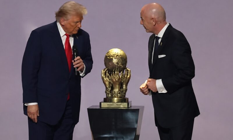 Trump pune FIFA într-o situație fără precedent. Un arbitru selectat pentru Cupa Mondială, întors din drum