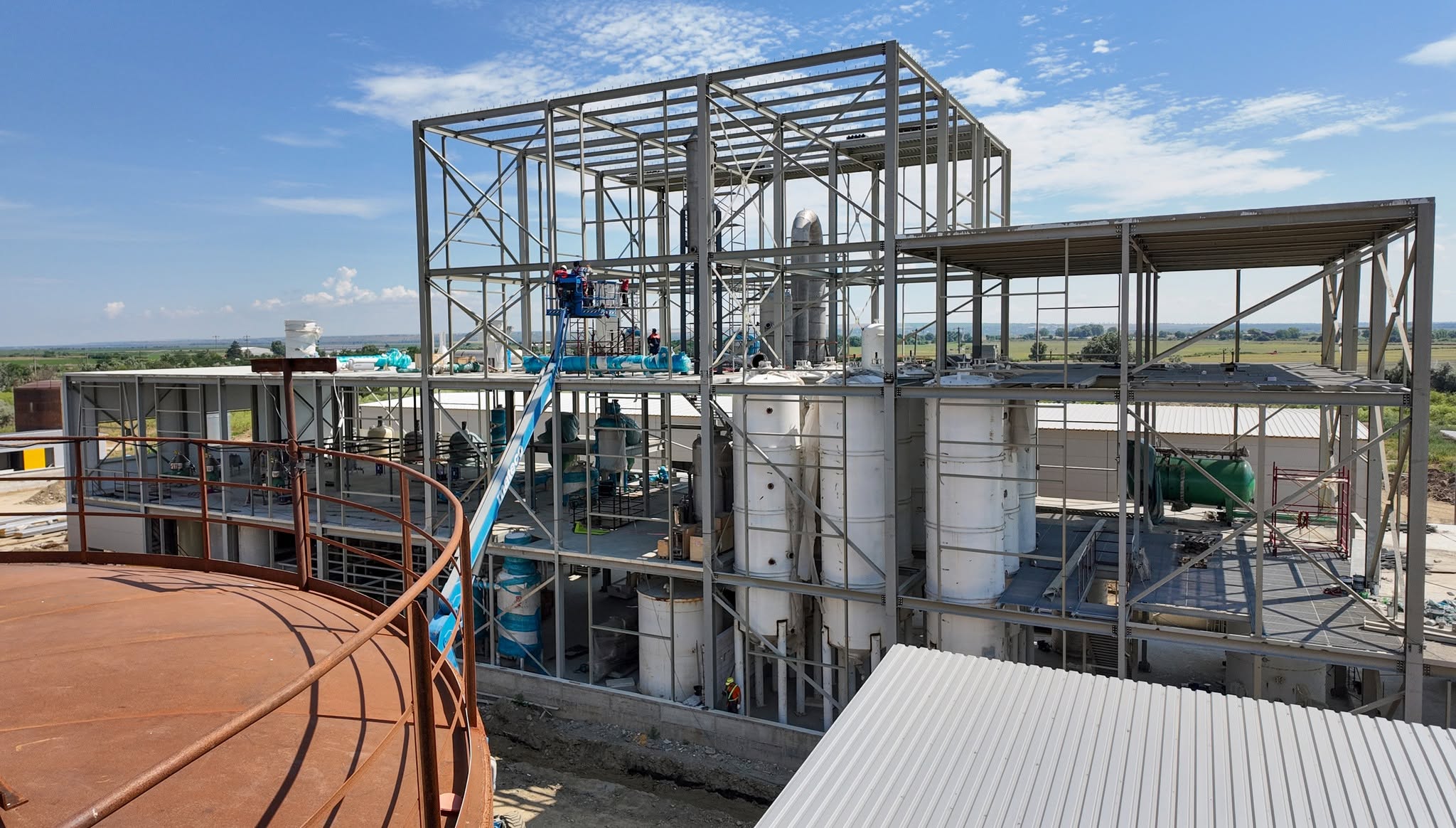 Se construiește o nouă fabrică în România. 200 de locuri de muncă vor fi disponibile