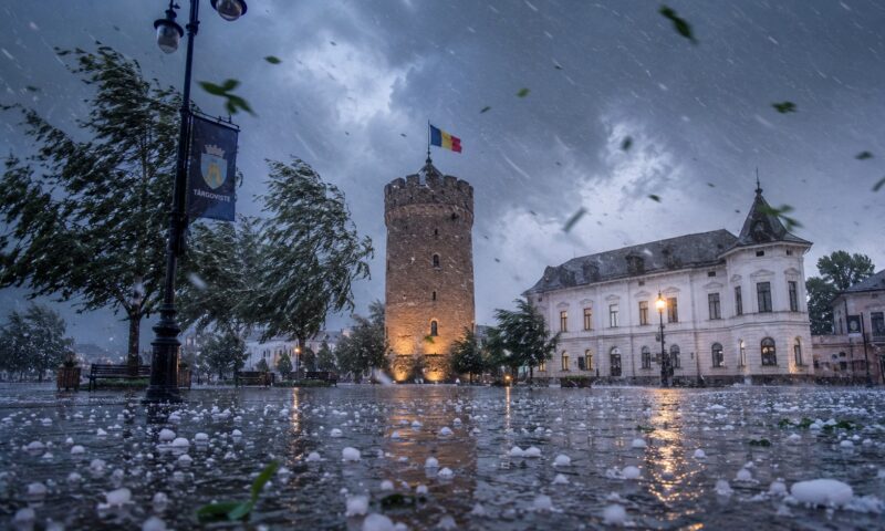 Cod roșu de vijelii în Dâmbovița. Târgoviște și Răzvad, lovite de furtuni violente în plină caniculă