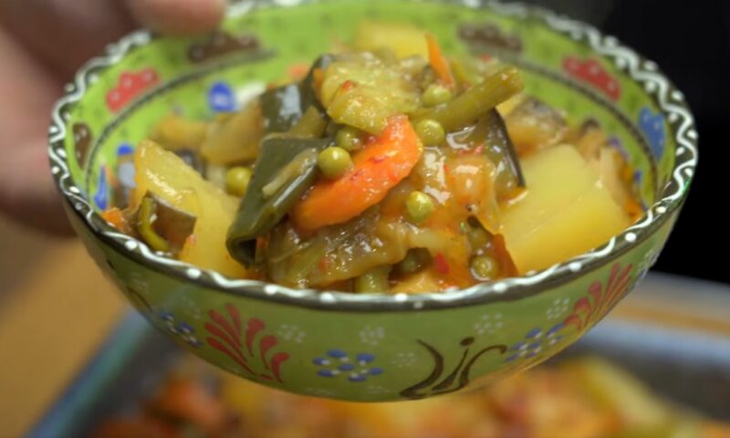 Rețetă ghiveci călugăresc la cuptor. Mâncare de post plină de legume și arome naturale