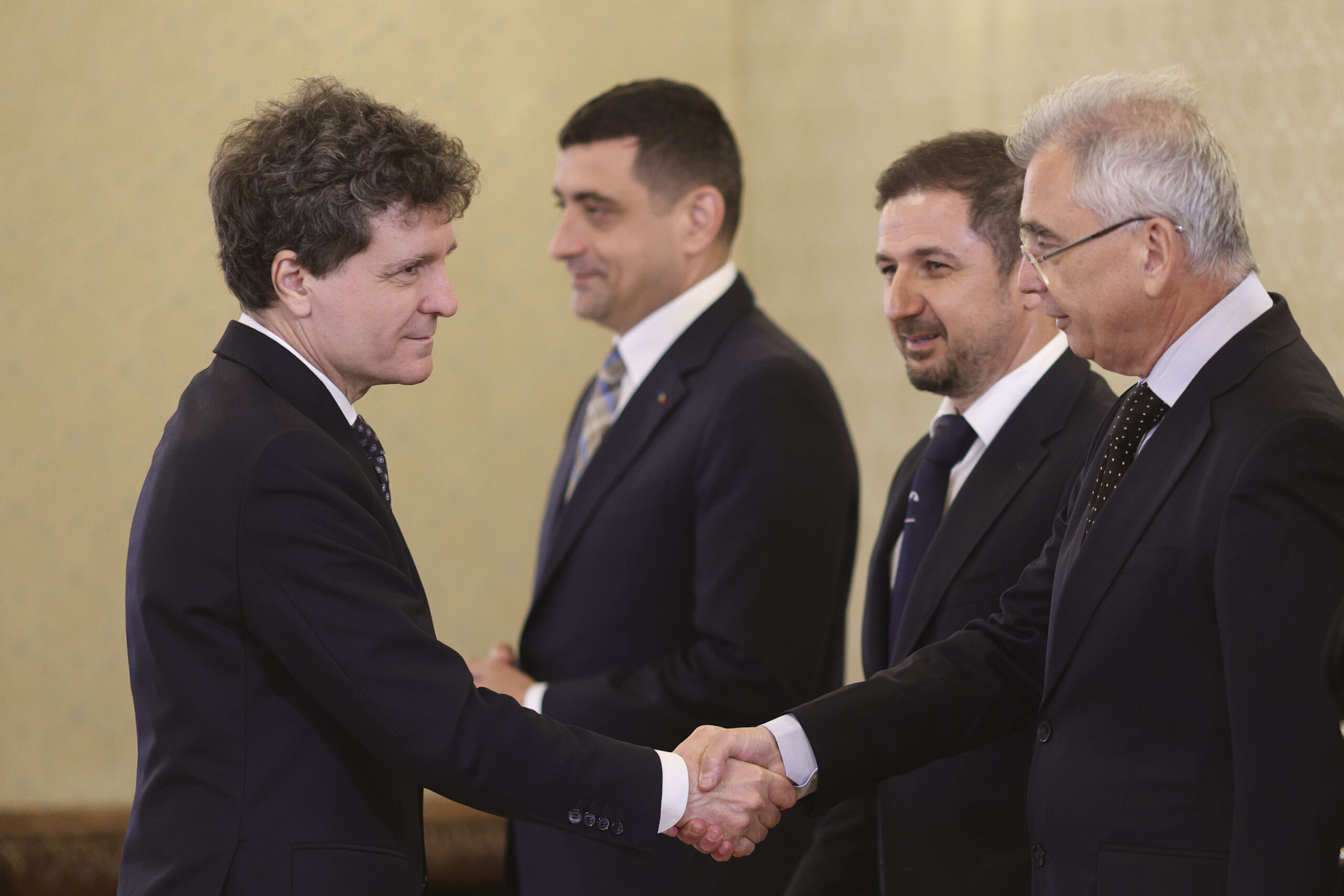 Consultări la Cotroceni. Grindeanu: PSD își asumă guvernarea, inclusiv premierul. Simion: Fără AUR nu se poate. Live Text
