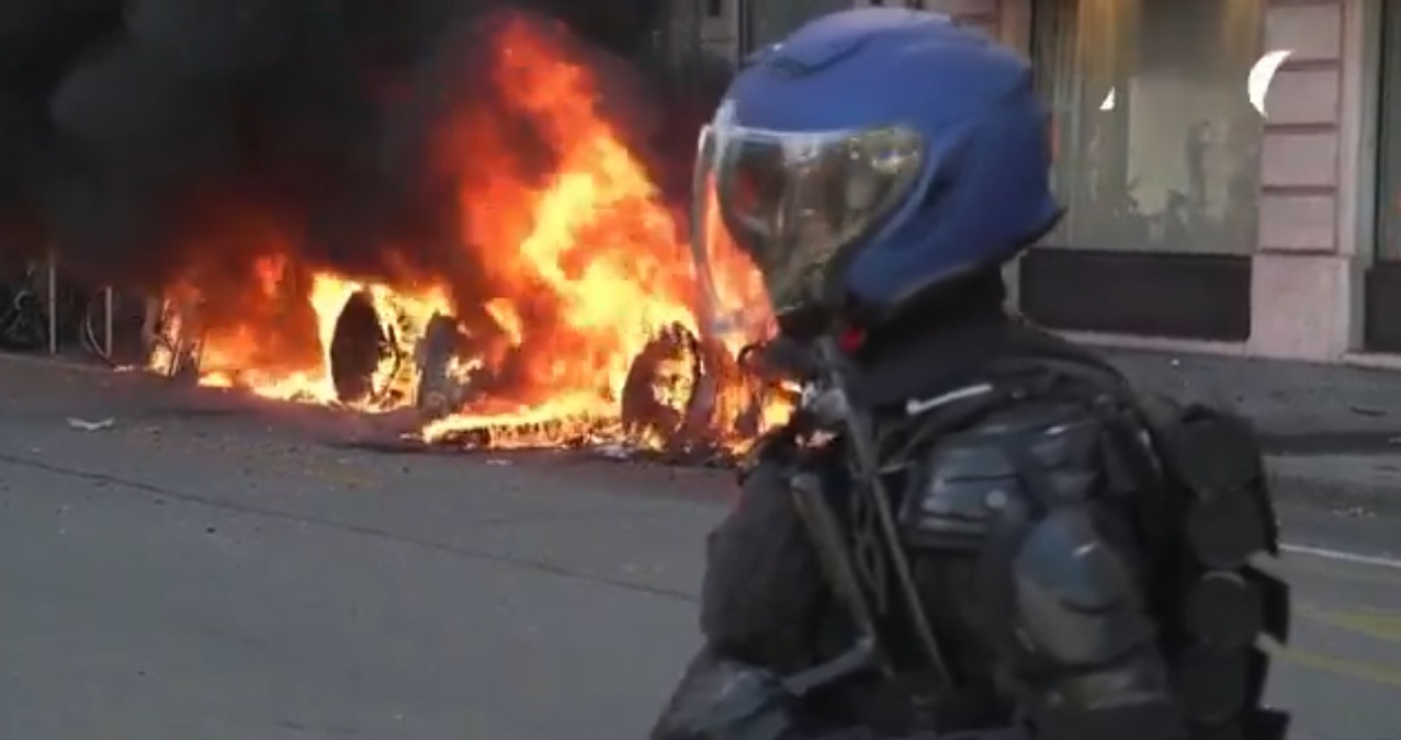 Proteste violente împotriva summitului G7. Confruntări cu poliția, incendii și distrugeri în Geneva