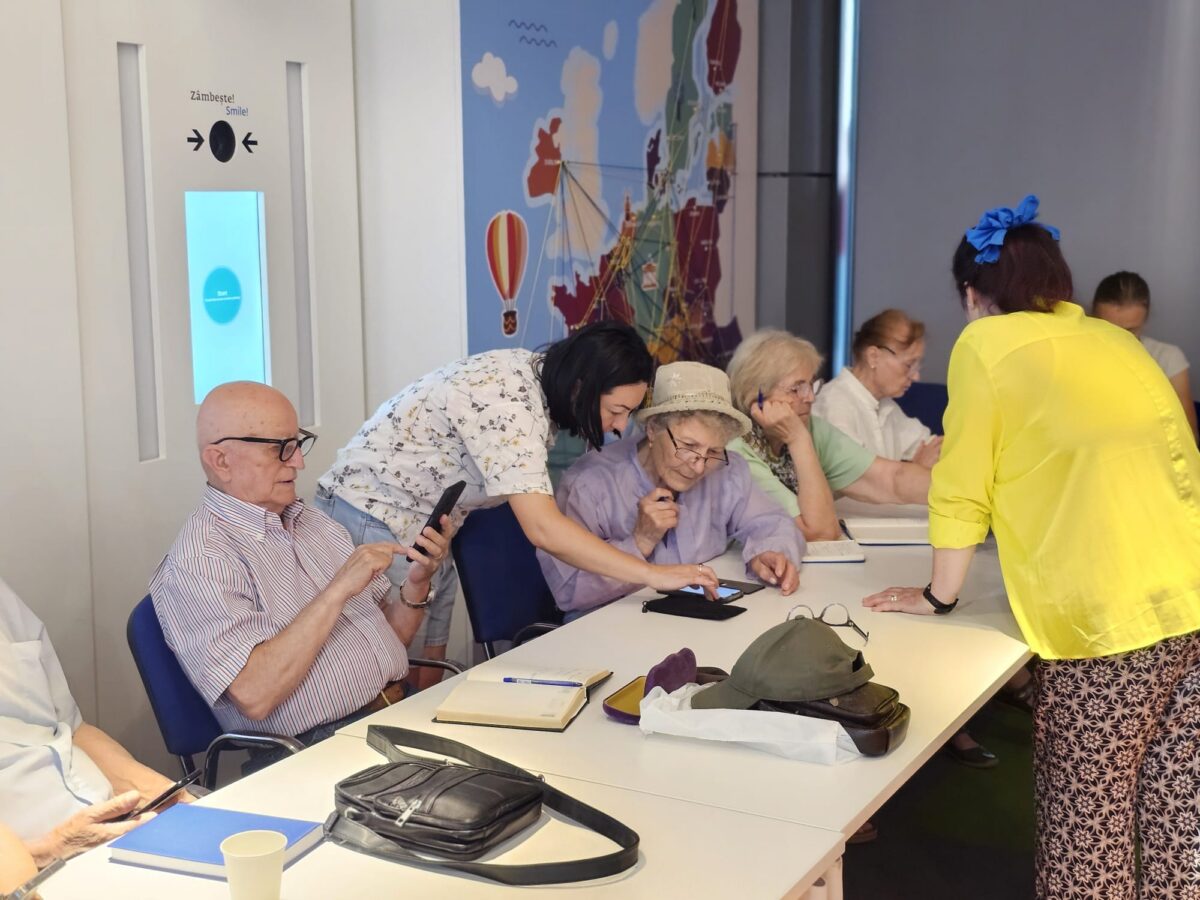 Cursuri digitale gratuite. Ce este „Lumea Digitală pentru Seniori”