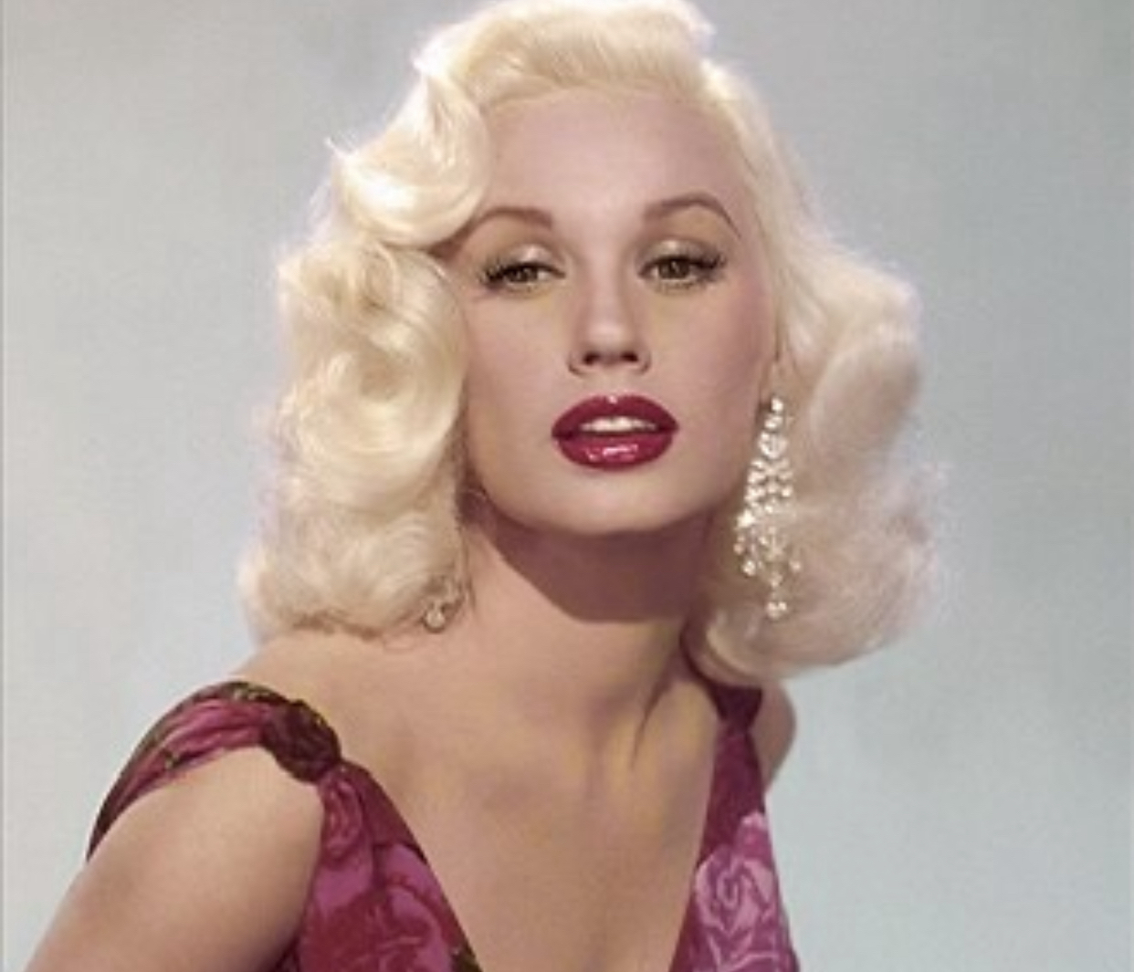 Partea întunecată a industriei de la Hollywood, scoasă la lumină de actrița Mamie Van Doren. Impactul mișcării #MeToo