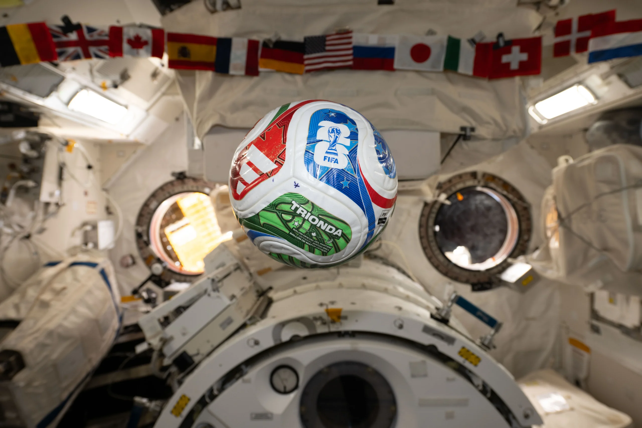 Mingea de la Cupa Mondială a ajuns în spațiu. Moment inedit pe Stația Spațială Internațională, surprins de NASA