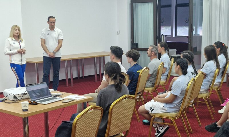 Nadia Comăneci, întâlnire cu sportivii la „Lia Manoliu”, alături de Mihai Covaliu. Reintegrarea sportivilor în piața muncii, tema reuniunii