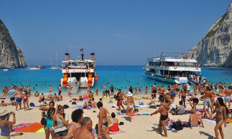 Plaja preferată a românilor ce merg în Grecia, închisă vara aceasta