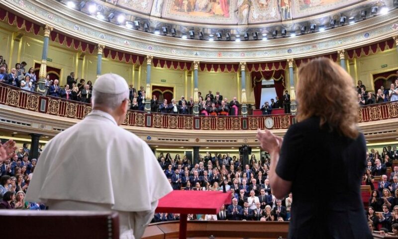 Discurs memorabil al Papei Leon al XIV-lea în Parlamentul Spaniei. Suveranul pontif condamnă înarmarea Europei și cere protejarea imigranților