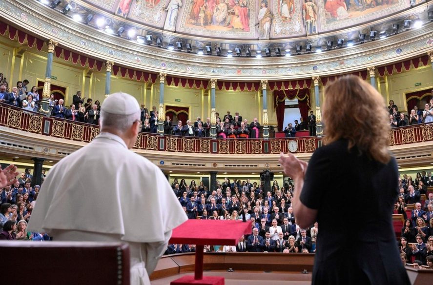Discurs memorabil al Papei Leon al XIV-lea în Parlamentul Spaniei. Suveranul pontif condamnă înarmarea Europei și cere protejarea imigranților