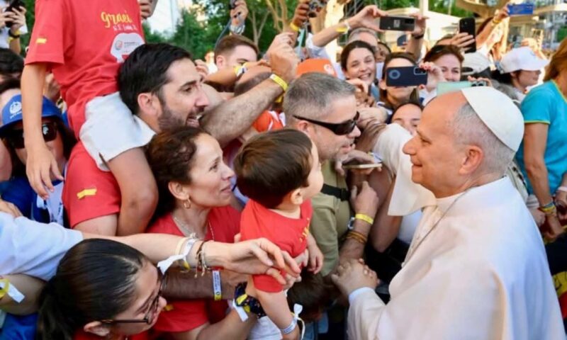 Peste un milion de oameni, prezenți la slujba oficiată de Papa Leon pe străzile Madridului
