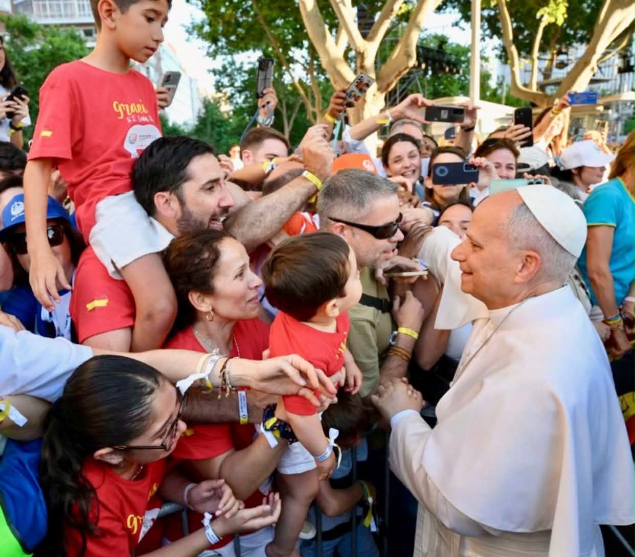 Peste un milion de oameni, prezenți la slujba oficiată de Papa Leon pe străzile Madridului