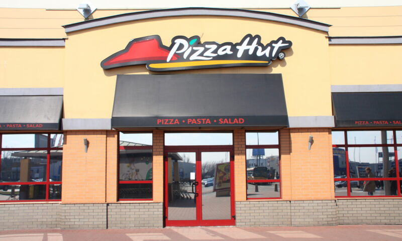 Pizza Hut ar putea fi vândută. Yum! Brands analizează separarea lanțului de restaurante