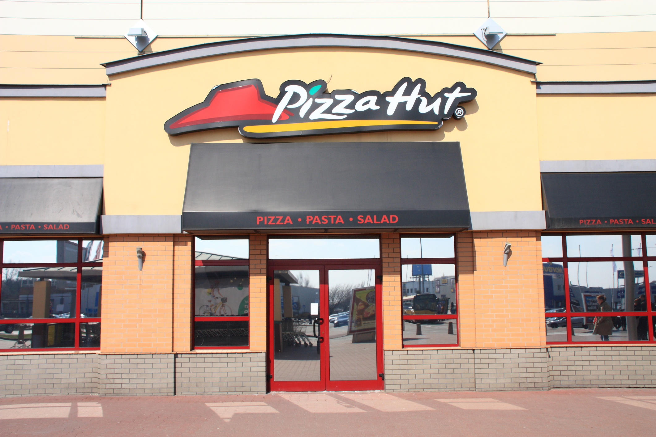 Pizza Hut ar putea fi vândută. Yum! Brands analizează separarea lanțului de restaurante