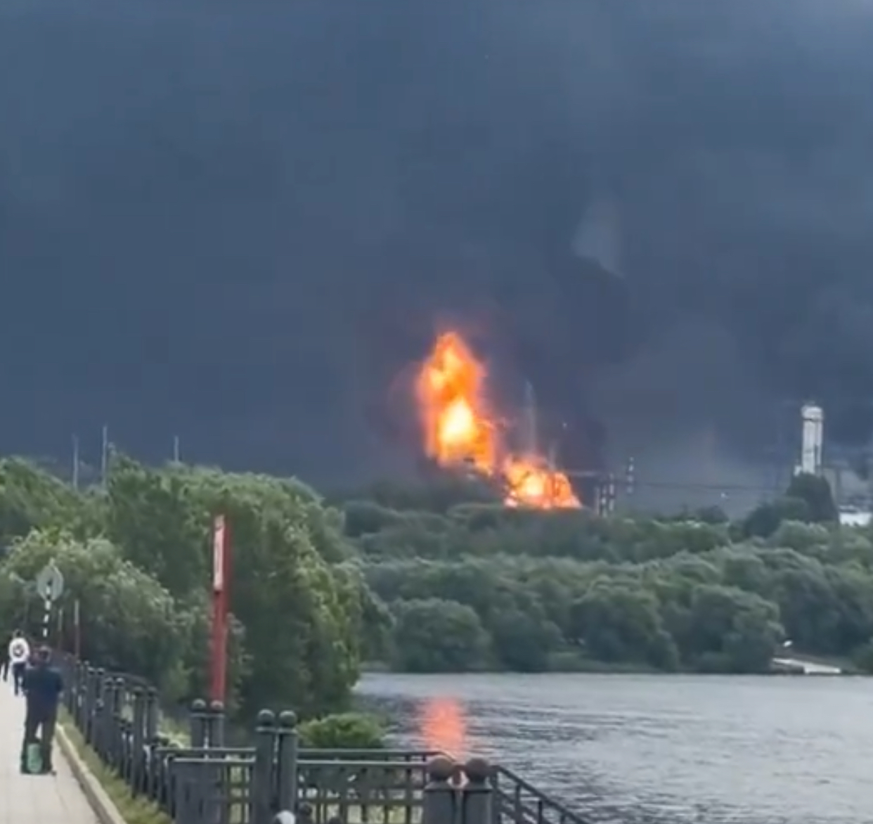 Moscova, acoperită de o „ploaie de petrol” după cel mai amplu atac ucrainean