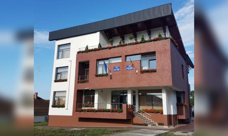 Acuzații grave la conducerea unei primării. Cinci persoane, inclusiv primarul și viceprimarul, trimise în judecată