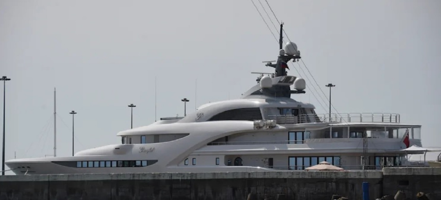 Iaht atribuit lui Vladimir Putin, escortat de nave militare rusești prin apele Danemarcei