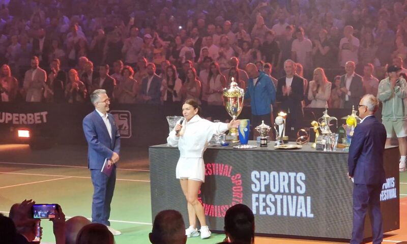 Simona Halep își încheie oficial cariera la Cluj. Campioana, omagiată într-un meci special. Foto + video
