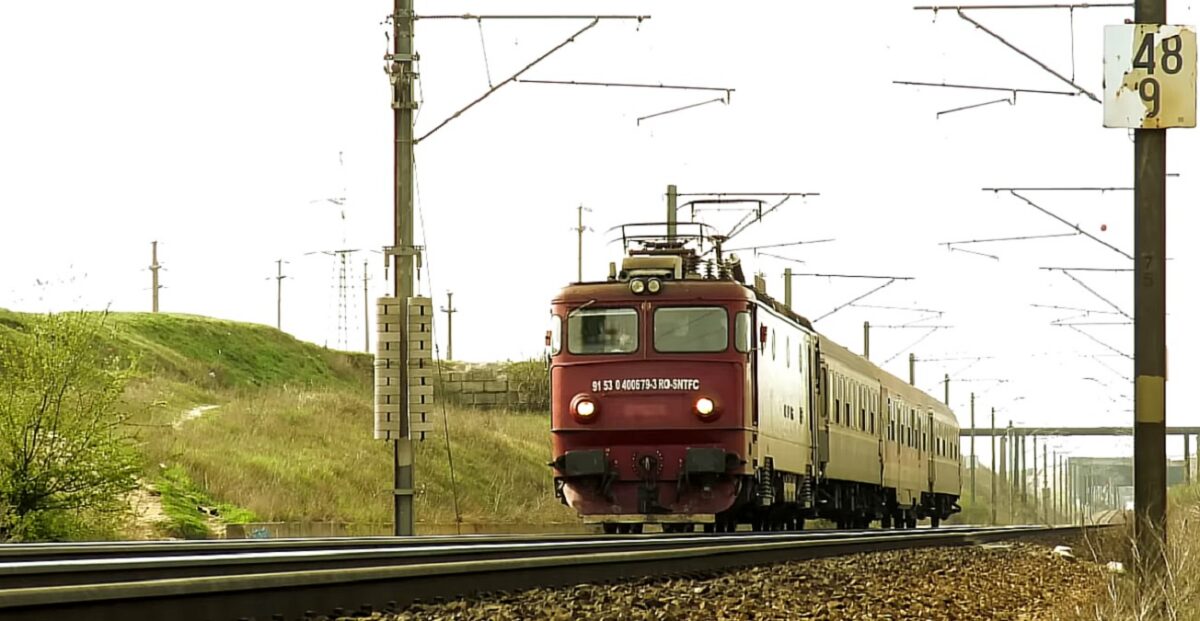 Trenurile spre și dinspre litoral, blocate după un incident la Fetești. Circulația pe Magistrala 800 este întreruptă