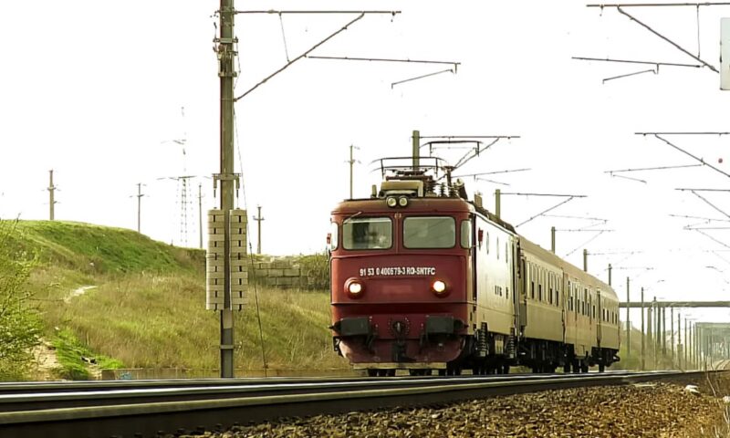 Trenurile spre și dinspre litoral, blocate după un incident la Fetești. Circulația pe Magistrala 800 este întreruptă