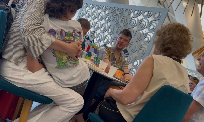 Tudor Chirilă ar pleca în vacanță cu Oana Gheorghiu. Dana Budeanu a publicat imagini cu cei doi în aeroport
