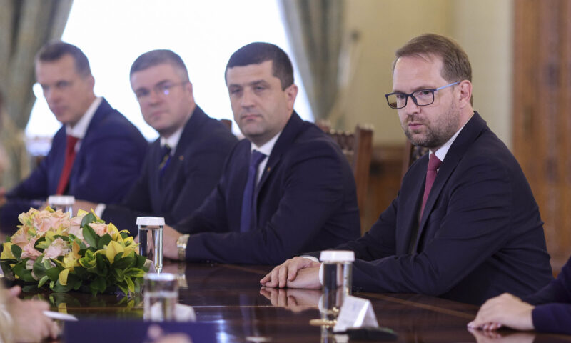 USR începe consultările cu PNL și UDMR pentru guvernul minoritar. Mesajul lui Dominic Fritz
