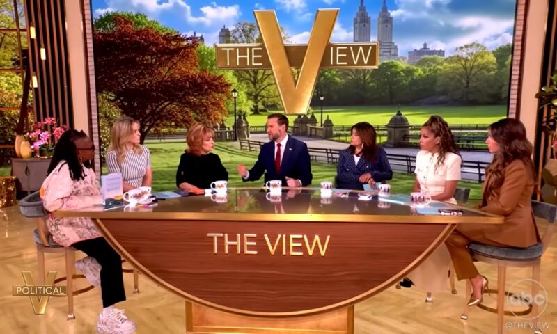 „De ce ai fost atât de civilizată cu Vance?” Colegele de la The View o atacă furibund pe Joy Behar