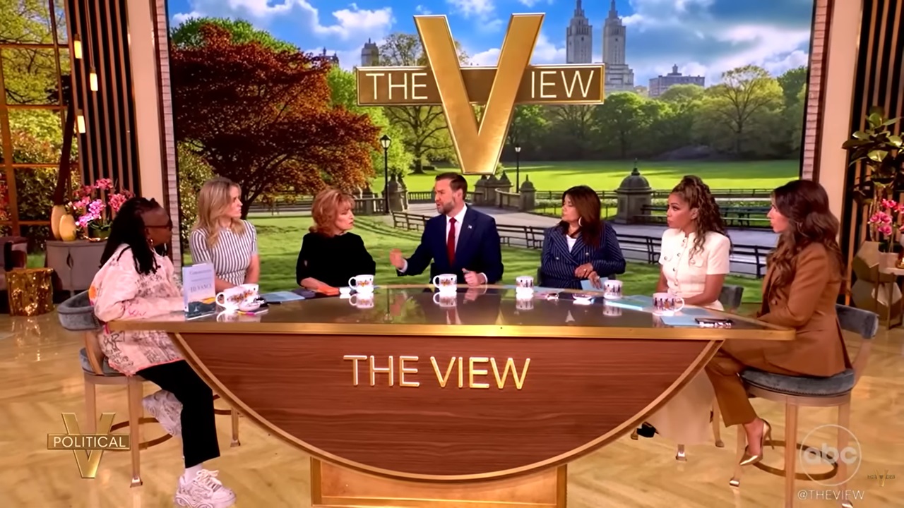 „De ce ai fost atât de civilizată cu Vance?” Colegele de la The View o atacă furibund pe Joy Behar