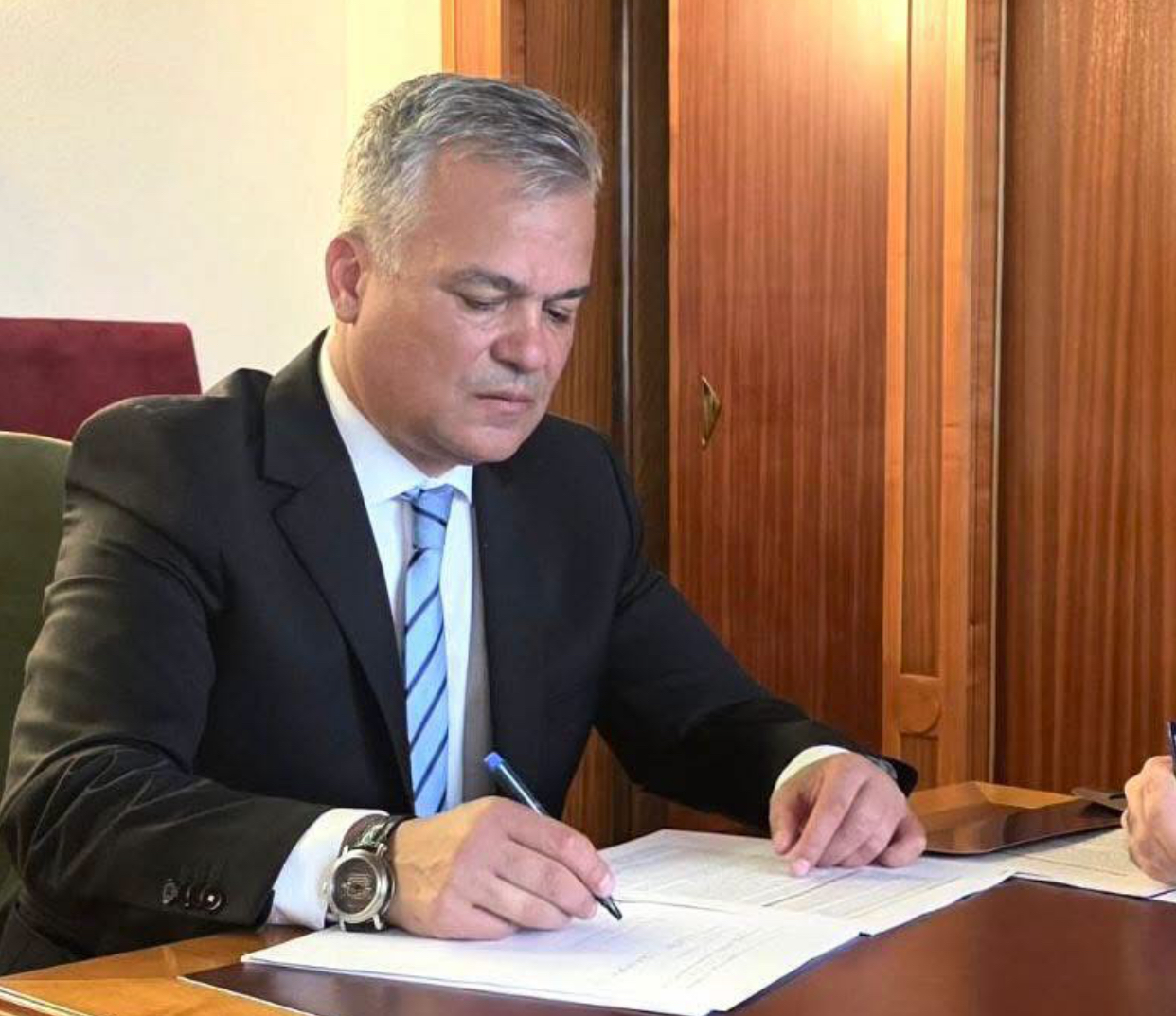 Ce aduce nou Veștea față de modelul Bolojan: sprijin social, investiții locale și salarii mai mari